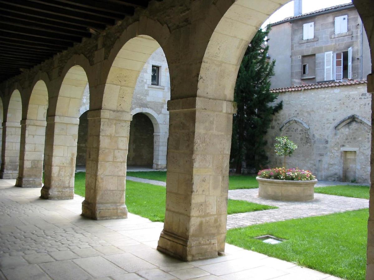 Ibis Budget Cognac Chateaubernard Exterior photo